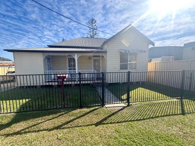 2 Bedroom Home with Study, Deck & Fully Fenced Yard