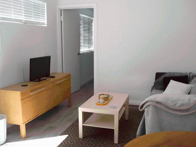 2 Bedroom home with 2 en suites & kitchens, walk to shops and the beach from Duncraig. For Lease