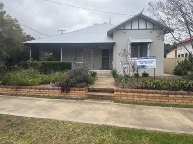 2 BEDROOM HOME CLOSE TO HIGH SCHOOL AND CBD