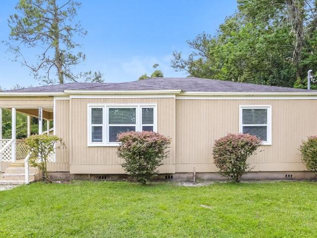 2 Bedroom Home for Rent at 4908 Dundee Rd, Jacksonville, FL 32210 Lakeshore