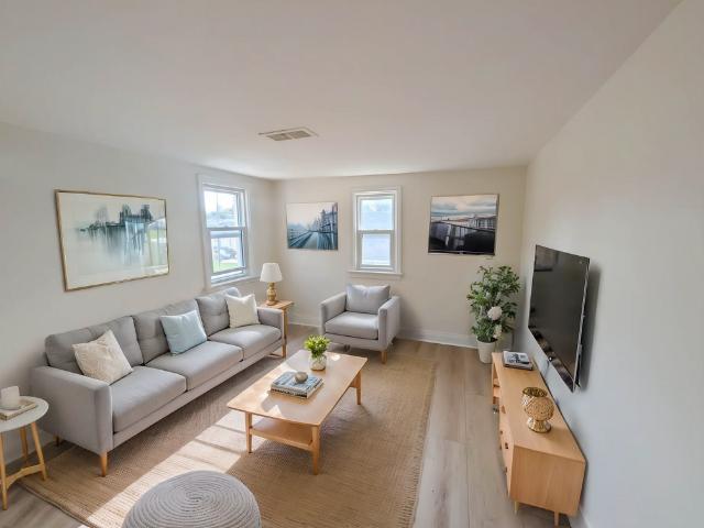 2 Bedroom Home for Rent at 6530 Ash St Unit 6, Niagara Falls, ON L2G 2H5 Corwin