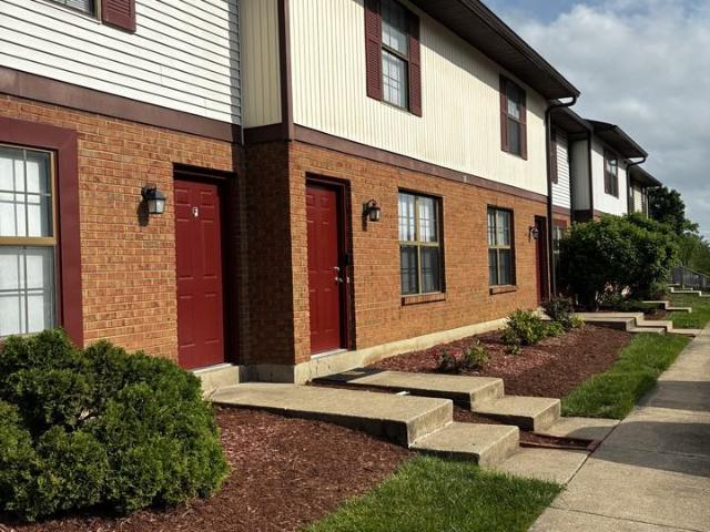 2 Bedroom Home for Rent at 724 Ohio Pike #E, Cincinnati, OH 45245