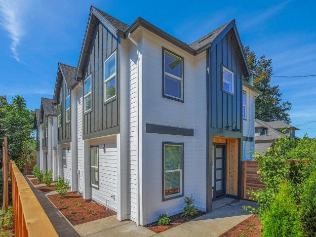 2 Bedroom Home for Rent at 8428 East Burnside Street #2, Portland, OR 97216 Montavilla