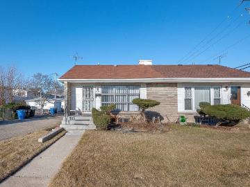 2 Bedroom Home for Rent at 8670 S Kimbark Ave, Chicago, IL 60619 Avalon Park