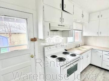 2 Bedroom Home for Rent at 1534 63rd St, Windsor Heights, IA 50324