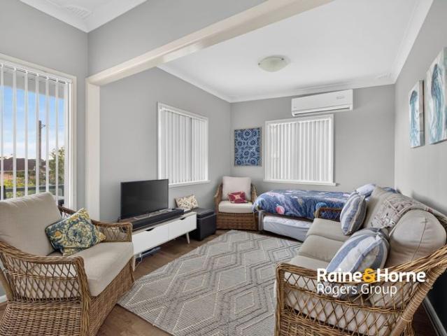 2 Bedroom Home in Positioned on the Hill in Budgewoi!
