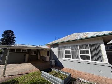 2 Bedroom Home in Prime Port Elliot Location