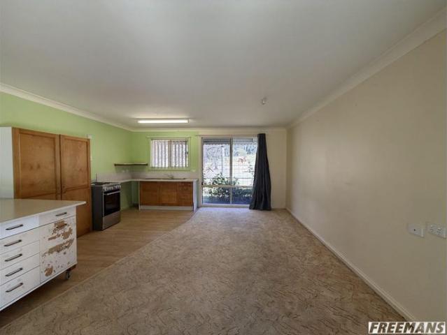 2 Bedroom home minutes to the CBD on 5 Acres