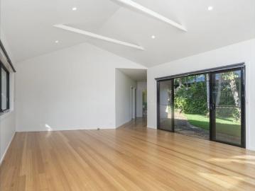 2 Bedroom Home Nestled in Tranquil Gardens