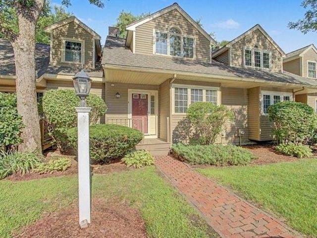 2 bedroom, Hopkinton MA 01748 105401993