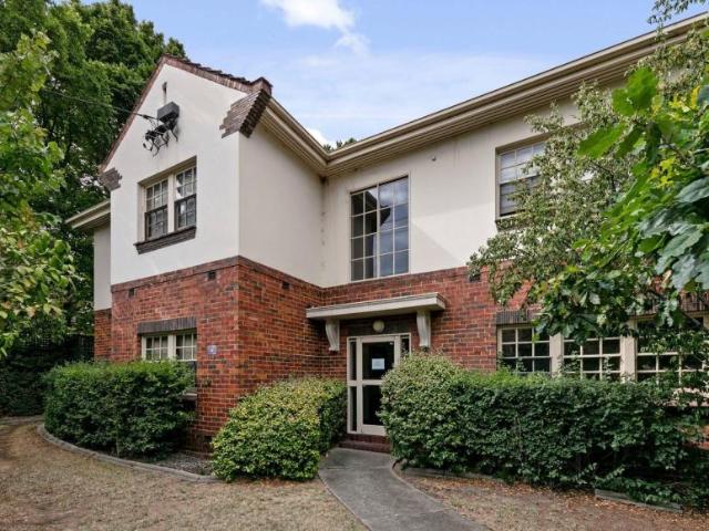 2 Bedroom Apartment Hawthorn VIC 102751668