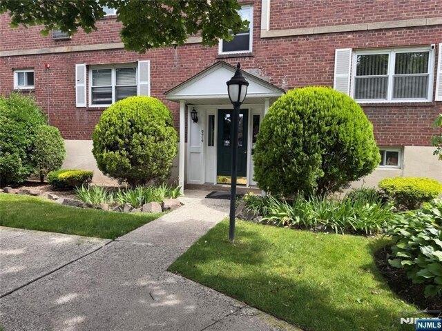 2 bedroom, Hackensack NJ 07601 105319094