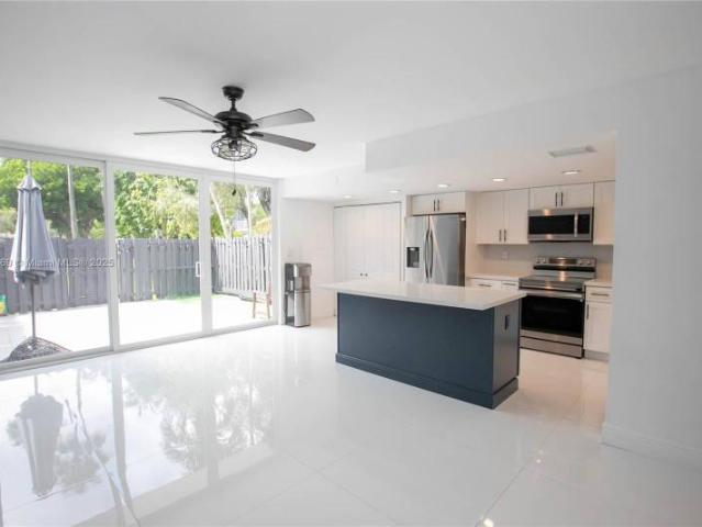 2 bedroom, Hallandale Beach FL 33009 96201012