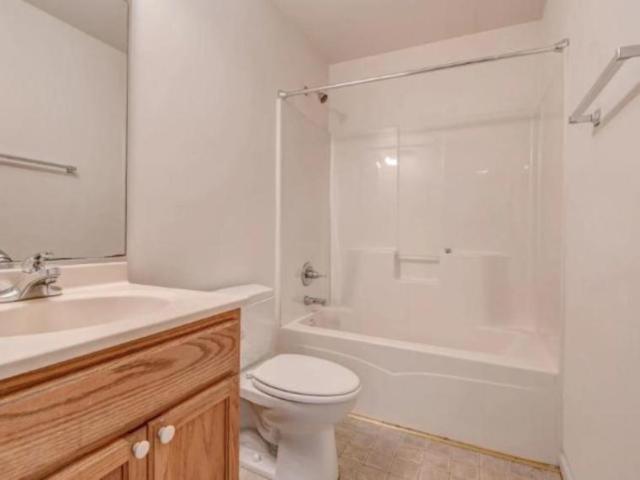 2 bedroom, Hammond IN 46323 105777954