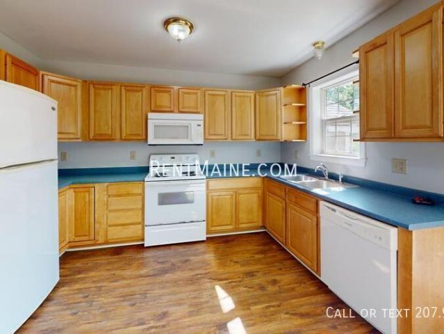 2 bedroom, Hermon ME 04401 104821078