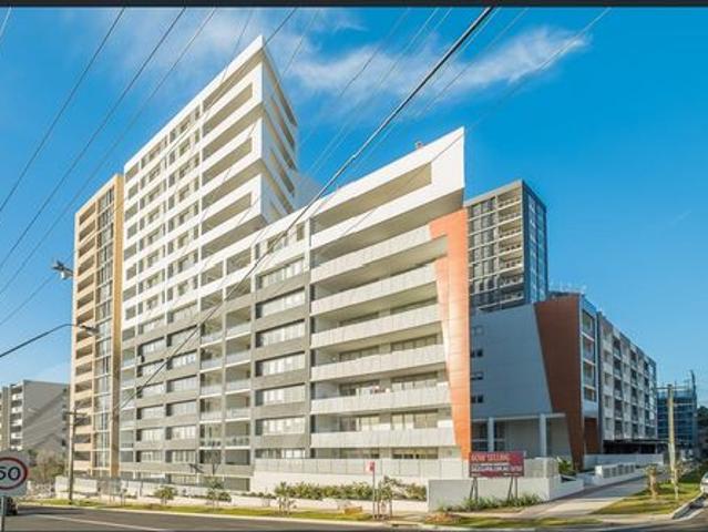 2 Bedroom High Level Spacious Apartment Available for Lease NOW!