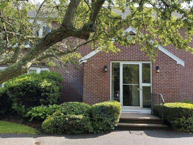 2 bedroom, Hyannis MA 02601 104901594