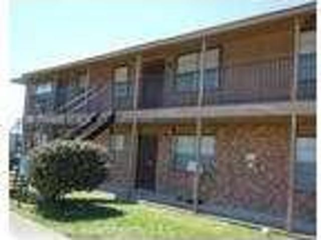 2 bedroom in Anahuac TX 77514