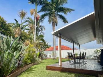 2 Bedroom in Burleigh Waters Entertainer's Deck & Stunning Outdoor Living