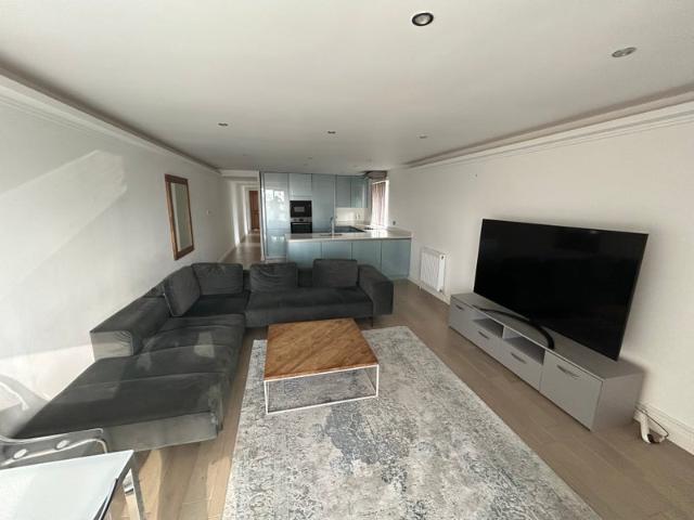 2 Bedroom in Fulham, 2 En Suite with Water Views