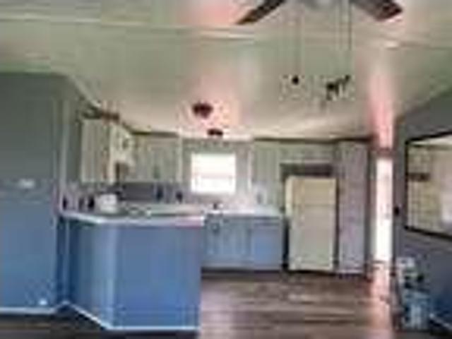 2 bedroom in Hallettsville TX 77964