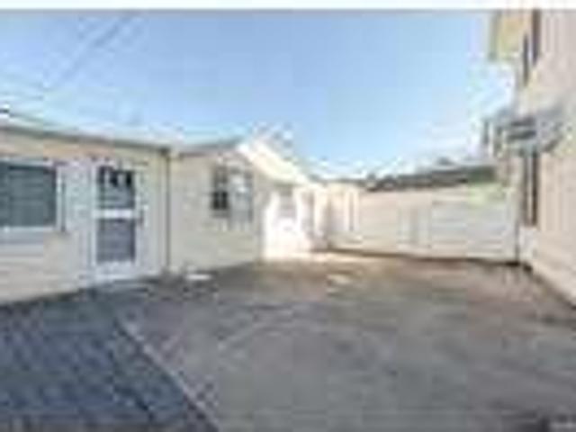 2 bedroom in Island Park New York 11558