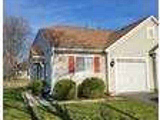 2 bedroom in Lake In The Hills IL 60156
