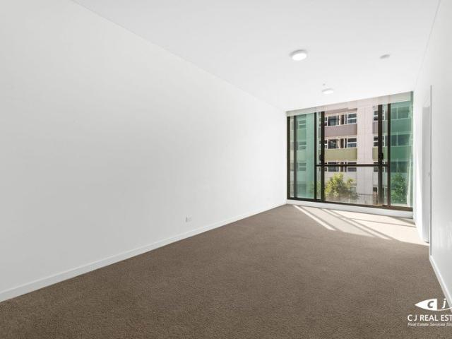 2 Bedroom in Marina Square with 2 car parking