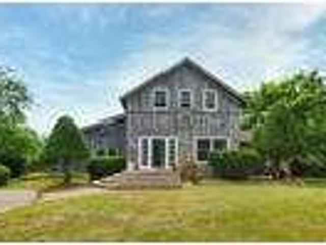 2 bedroom in Quogue NY 11959
