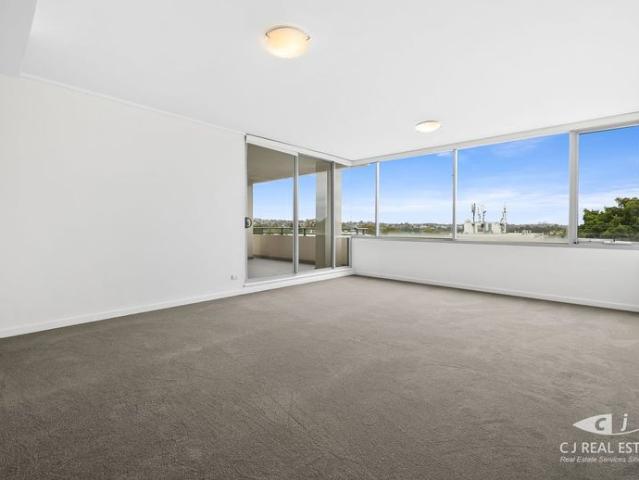 2 Bedroom in Tanner Building with Convenient Location