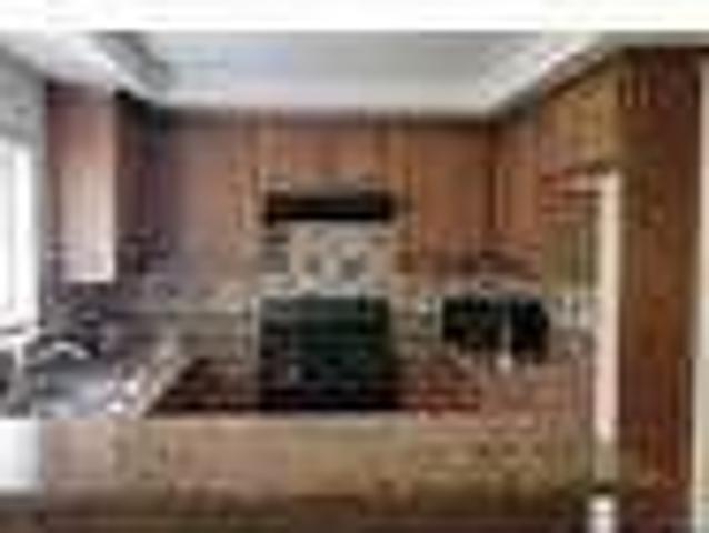 2 bedroom in Tarzana CA 91356