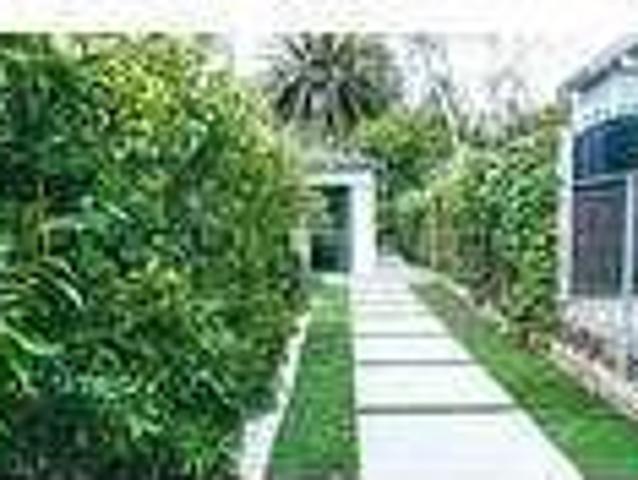 2 bedroom in Tarzana CA 91356