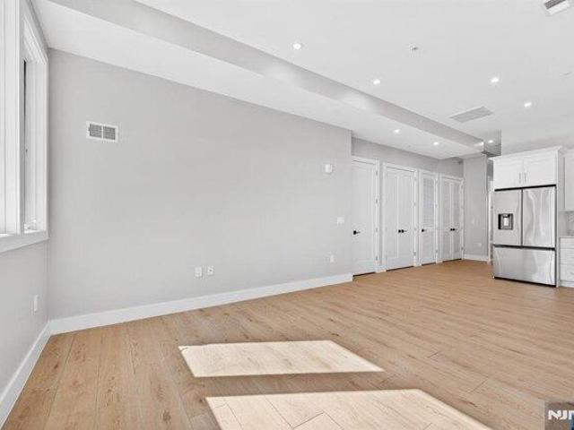 2 bedroom, Jersey City NJ 07306 105516317