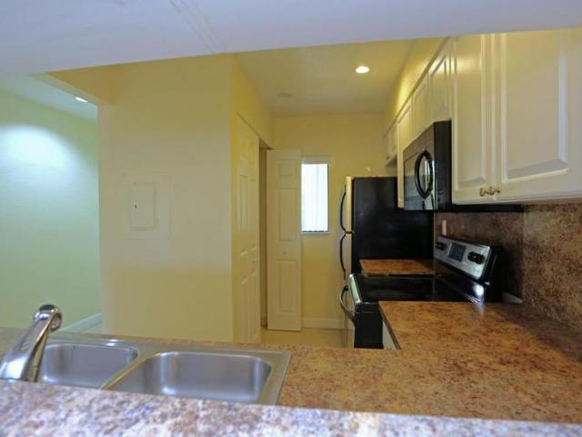 2 bedroom, Jupiter FL 33458 105891138