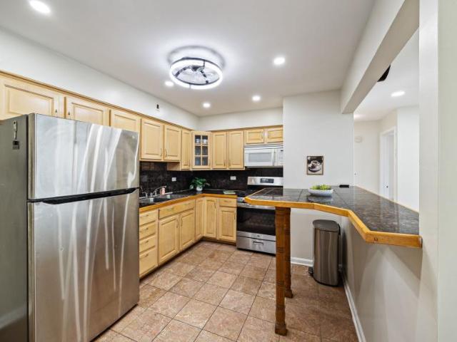 2 bedroom, Oak Park IL 60304 105430865