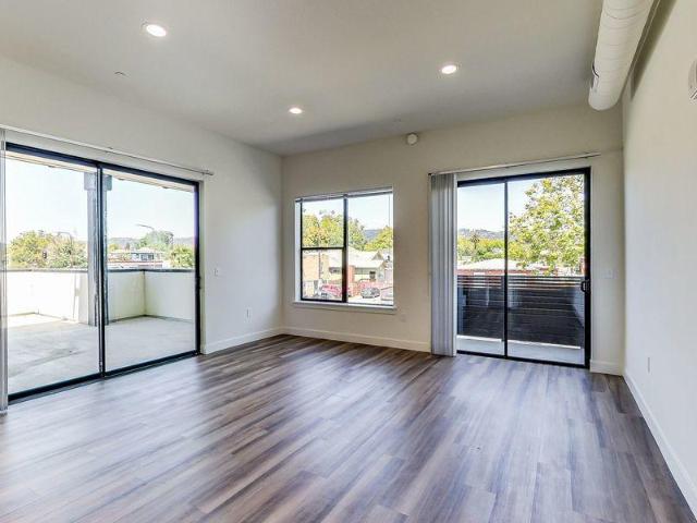 2 bedroom, Oakland CA 94608 104613065