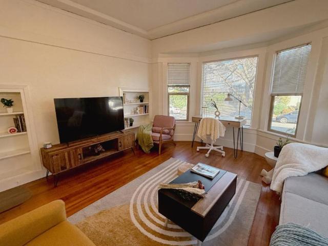 2 bedroom, Oakland CA 94609 106215489