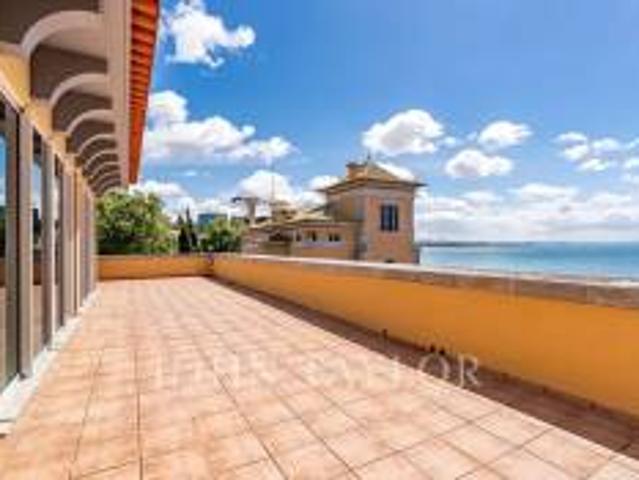 2 Bedroom Oceanfront Apartment for Rent in the Centre of Cascais