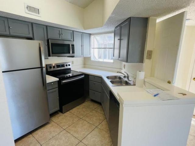 2 bedroom, Orlando FL 32839 106062011