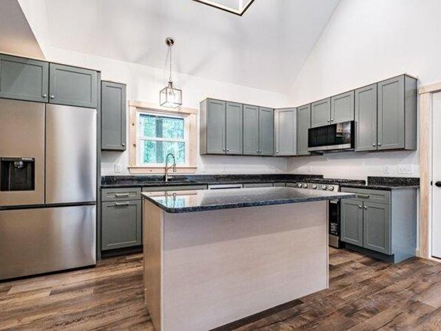 2 bedroom, Otisfield ME 04270 105681159
