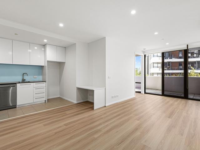 2 bedroom oversized & piazza facing