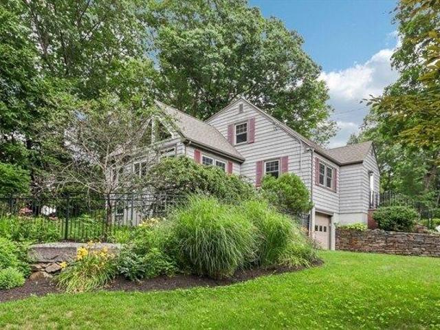 2 bedroom, Oxford MA 01540 105229980