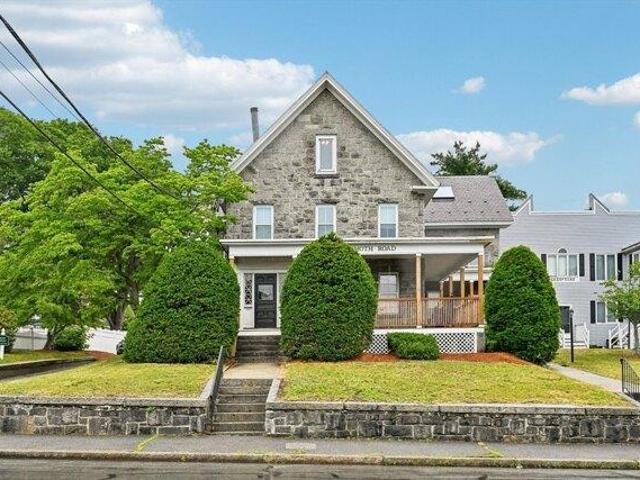 2 bedroom, Lowell MA 01854 105352955
