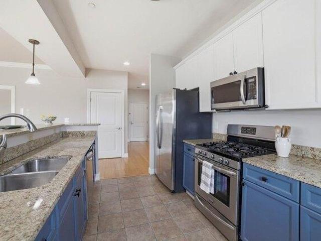 2 bedroom, Lowell MA 01854 105535689
