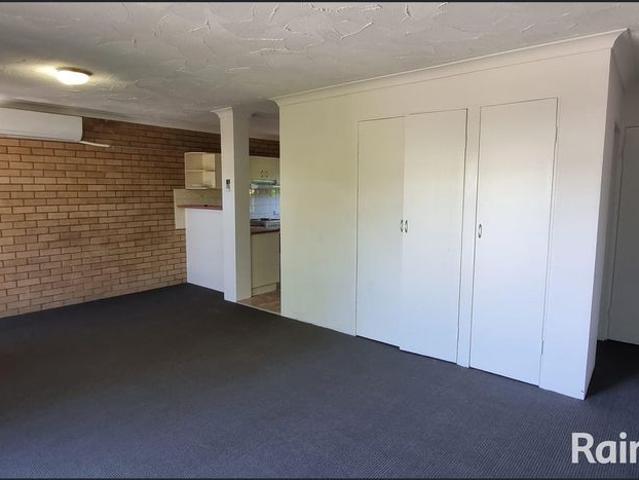 2 Bedroom Lowset Unit in a Convenient Location