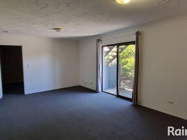 2 Bedroom Lowset Unit in a Convenient Location