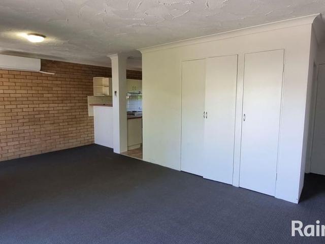 2 Bedroom Lowset Unit in a Convenient Location
