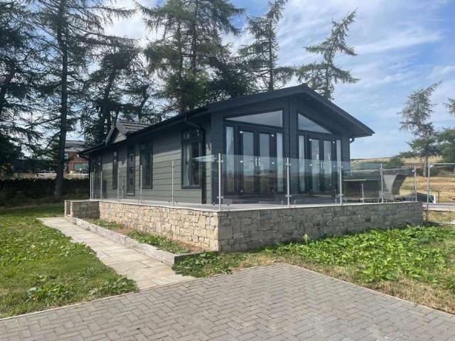 2 Bedroom Lodge Character Property