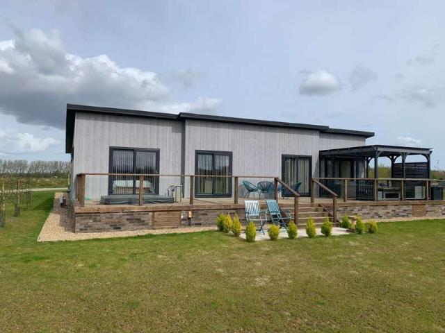 2 Bedroom Lodge Character Property