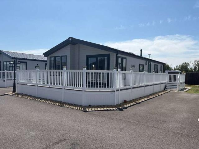 2 Bedroom Lodge Character Property